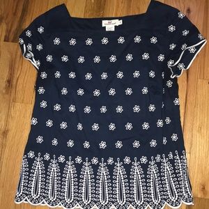 EUC Vineyard Vines Top